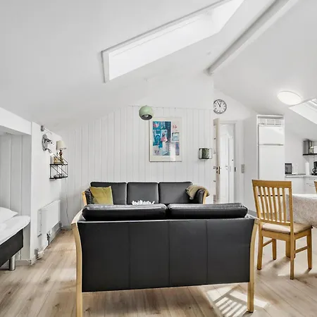 2 Bedroom Lovely In *