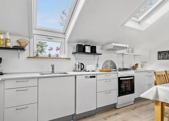 2 Bedroom Lovely In